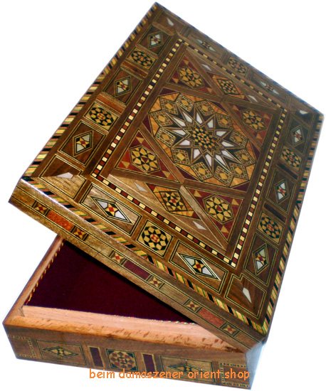 sehr edler Schmuckkasten aus Holz mit Salzwasserperlmutt